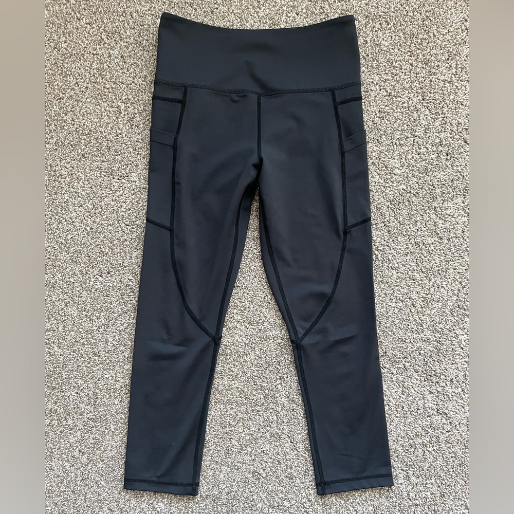 Zyia cropped light n tight leggings